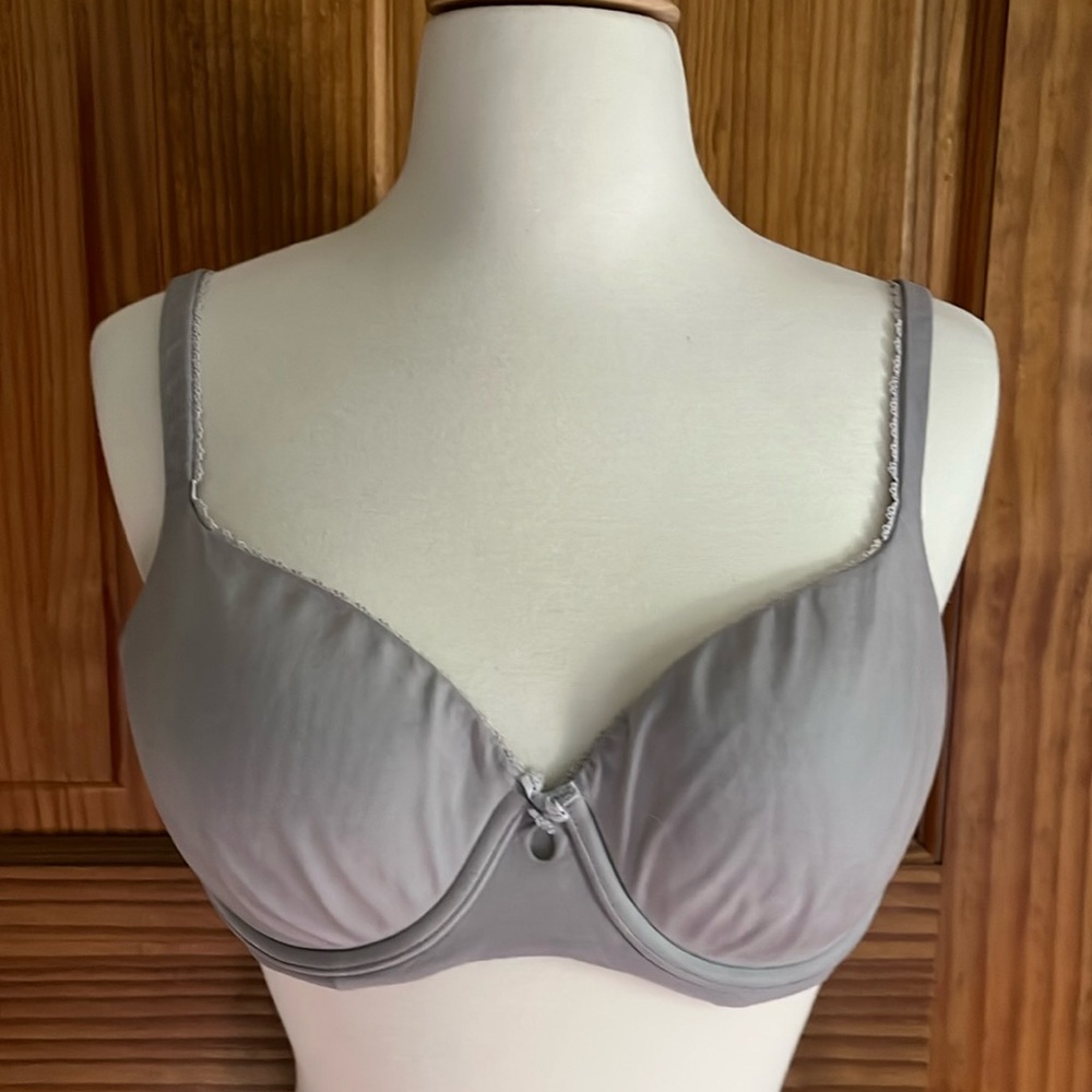 Victoria’s Secret Body by Victoria Lightly Lined Demi